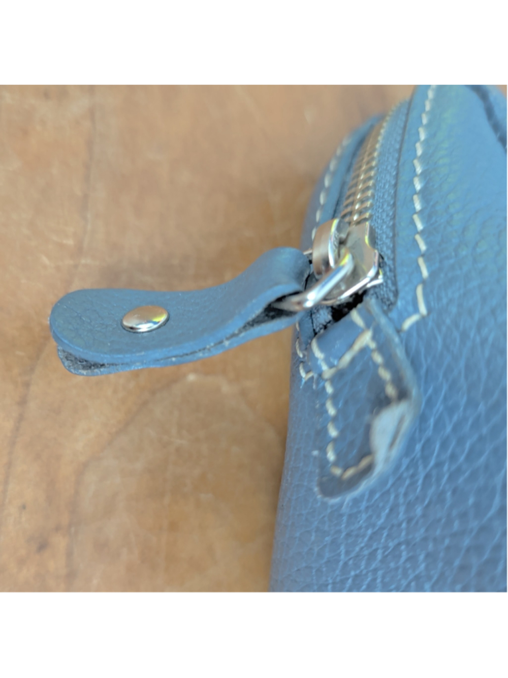 Roots Canadian Made Blue Leather Cosmetics Bag - Picture 5 of 9
